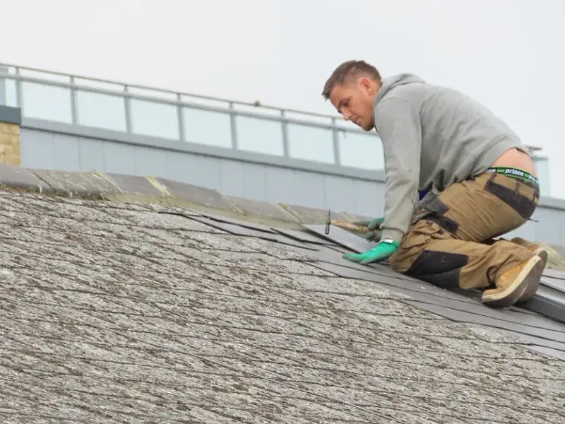 Roof Repairs Hingles Worker 51afqi in Sheridan, WY - Best Roofers Near Me | Sheridan
